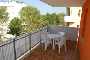 Beachside flat with large balcony - Beahost